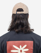 Casquette Six Panel Kiss sable