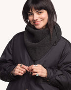 Écharpe Kolmio Noir Chiné en laine mérinos extra-fine – OLOW