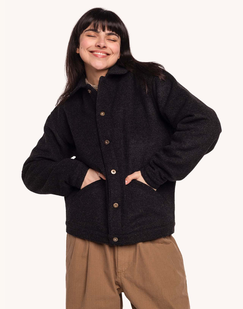 Veste Akka Noir en laine mérinos – OLOW