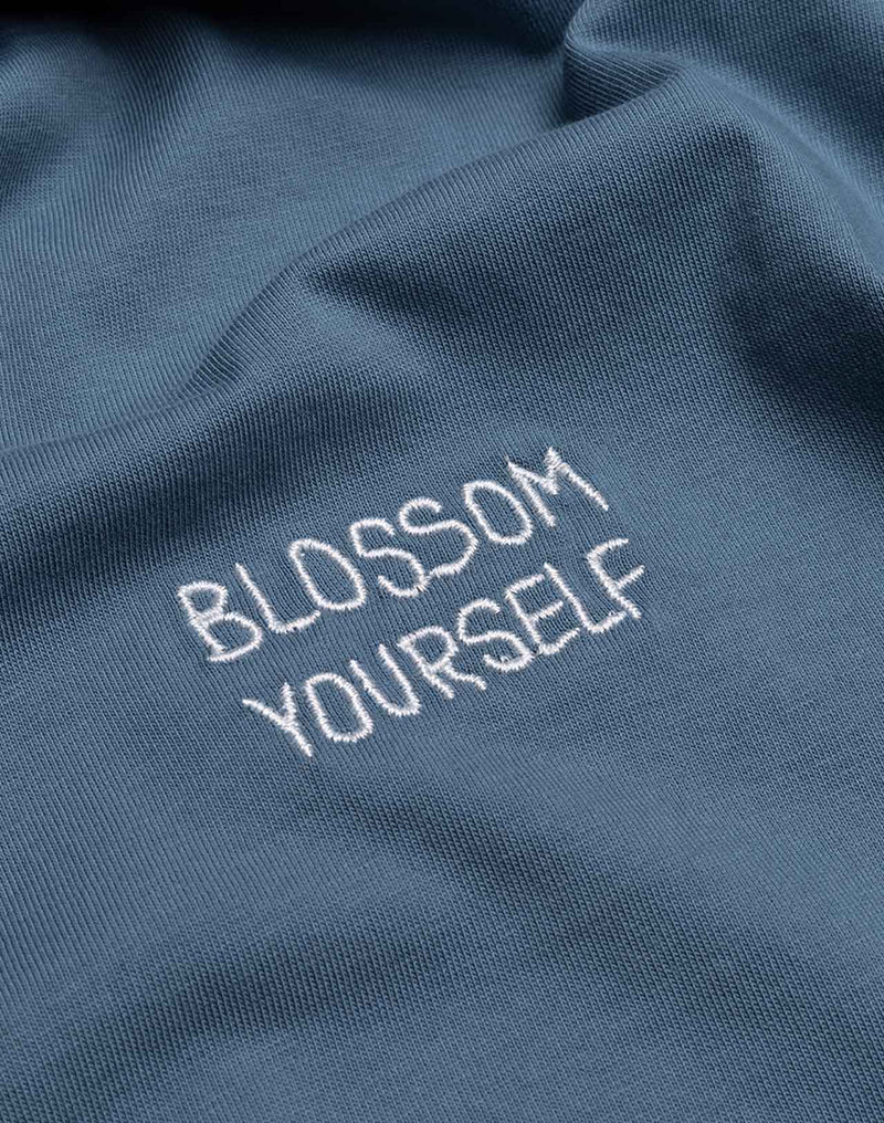 T-Shirt Blossom Yourself Bleu Acier en coton bio GOTS – OLOW