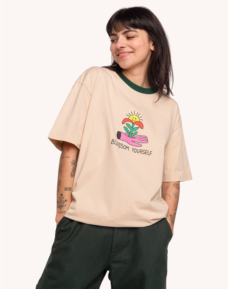 T-Shirt Blossom Yourself Crème en coton bio GOTS – OLOW